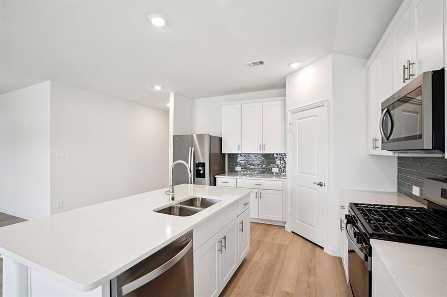 Photo is not of the actual home, but is an inspirational photo of builder’s model home and may depict options, furnishings, and/or decorator features that are not included. Photo is not of the actual home, but is an inspirational photo of builder’s model home and may depict options, furnishings, and/or decorator features that are not included.