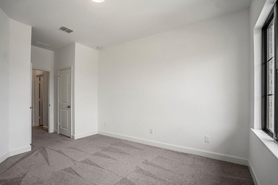 Spacious, unfurnished interior of a new home in Fulbrook on Fulshear Creek, Fulshear (Image 27).