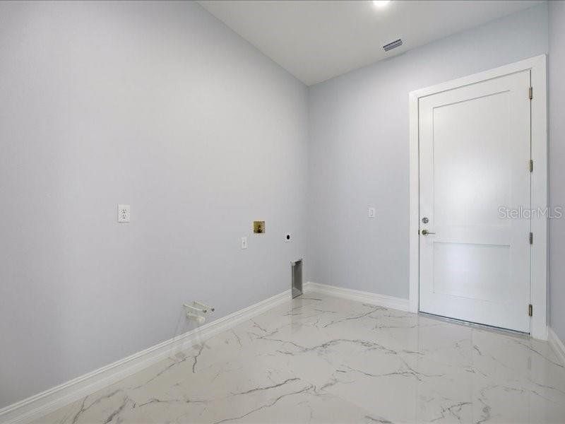 Spacious, unfurnished interior of a new home in , Plant City (Image 40). Spacious, unfurnished interior of a new home in , Plant City (Image 40).