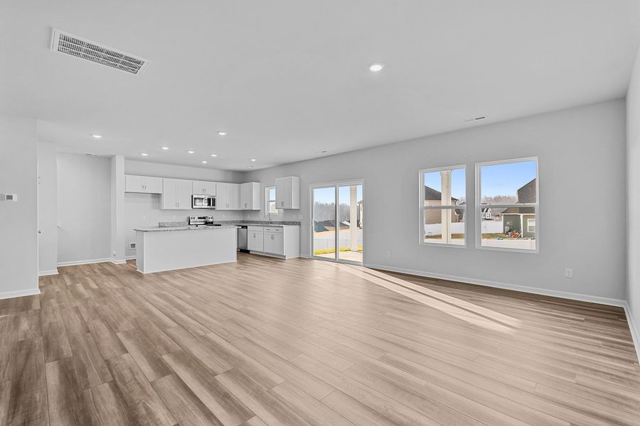 Spacious, unfurnished interior of a new home in Hanes Lake, Winston-Salem (Image 21).