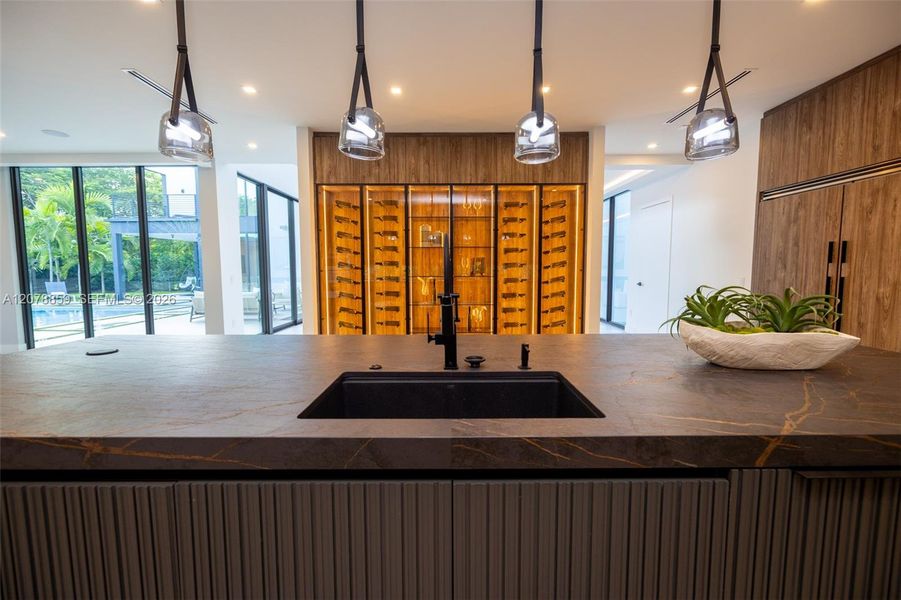 Island Kitchen/Wine Gallery