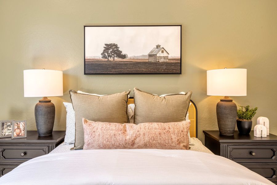 Representative interior finishes for a home built from the Mojave Plan 60-3 by Tri Pointe Homes in Abel Ranch, Goodyear (Image 16).