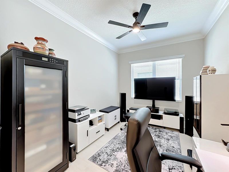 9244 SW Pinnacle Office Den