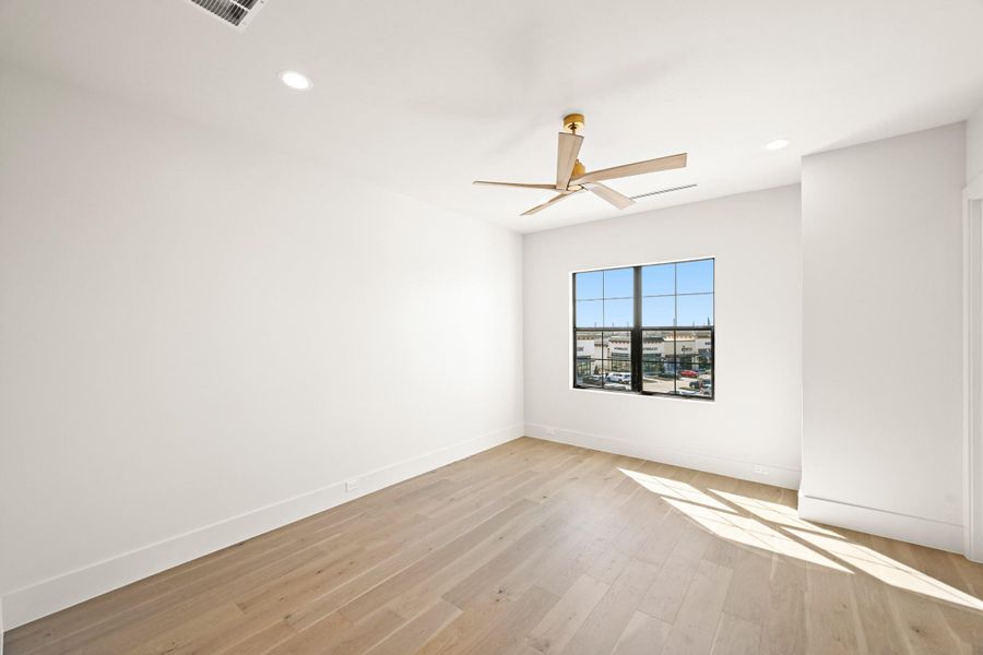 Spacious, unfurnished interior of a new home in , Sugar Land (Image 26). Spacious, unfurnished interior of a new home in , Sugar Land (Image 26).