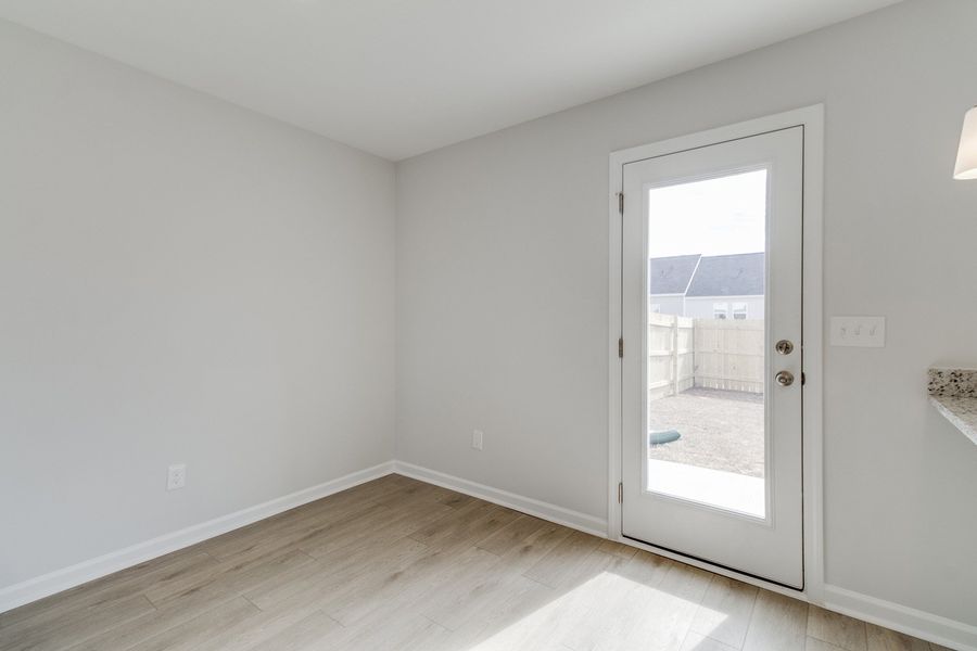 Spacious, unfurnished interior of a new home in Astoria, Columbia (Image 18).