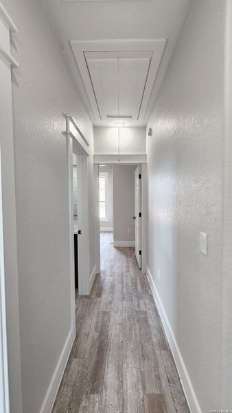 Spacious, unfurnished interior of a new home in , La Vernia (Image 36).