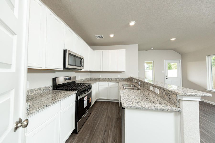 Furnished interior view inside a new home in Cliffstone Hills, Conroe (Image 5).