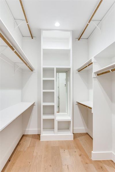 Spacious, unfurnished interior of a new home in , Aledo (Image 24).