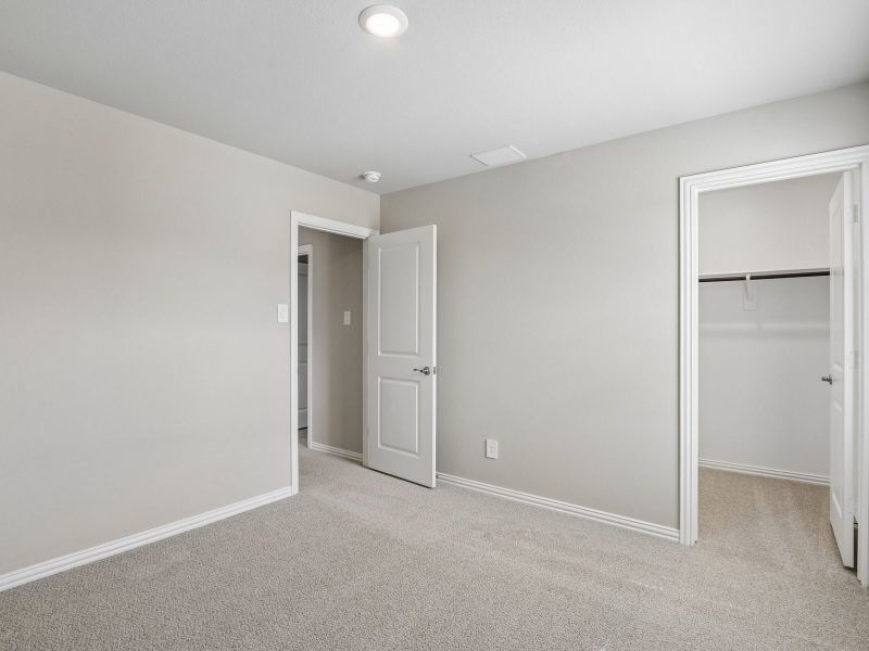 Spacious, unfurnished interior of a new home in Oak Ridge Park, Corinth (Image 16).