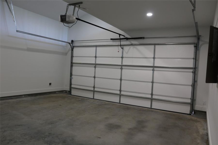 Spacious, unfurnished interior of a new home in , Montgomery (Image 39).