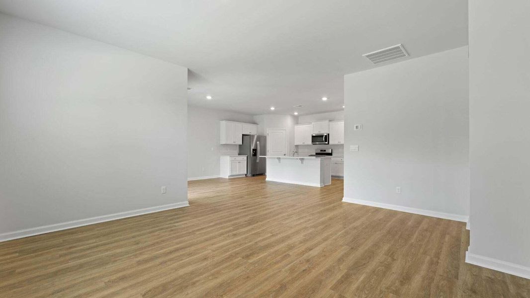 Spacious, unfurnished interior of a new home in , Summerville (Image 11).