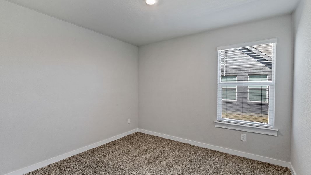 Spacious, unfurnished interior of a new home in Eagle Creek, Denton (Image 22).