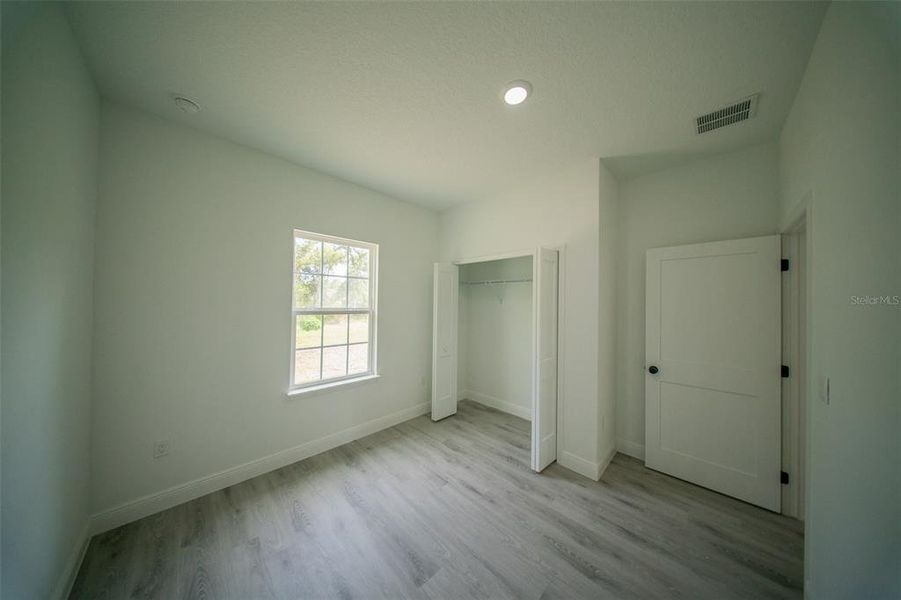Spacious, unfurnished interior of a new home in , Ocala (Image 12).