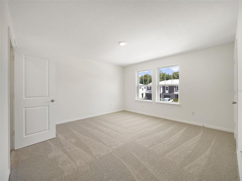 Spacious, unfurnished interior of a new home in Towns at Greenleaf, Oviedo (Image 12).