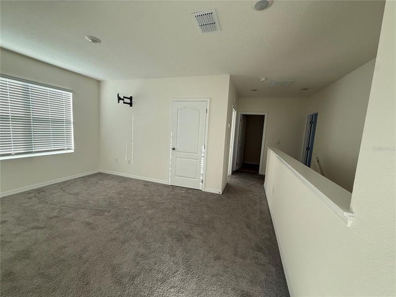 Spacious, unfurnished interior of a new home in , Mount Dora (Image 8).