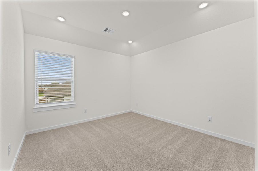 Spacious, unfurnished interior of a new home in , Angleton (Image 15).