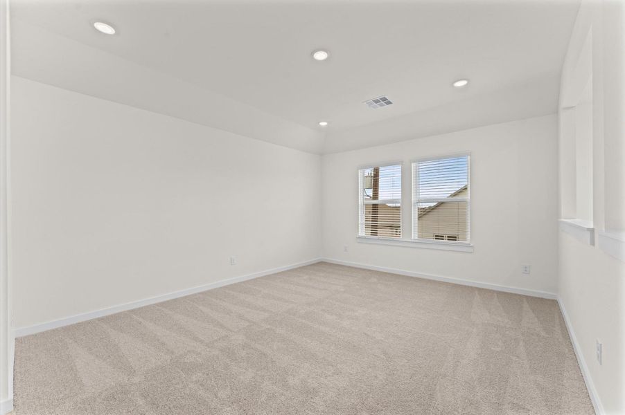 Spacious, unfurnished interior of a new home in , Angleton (Image 24).