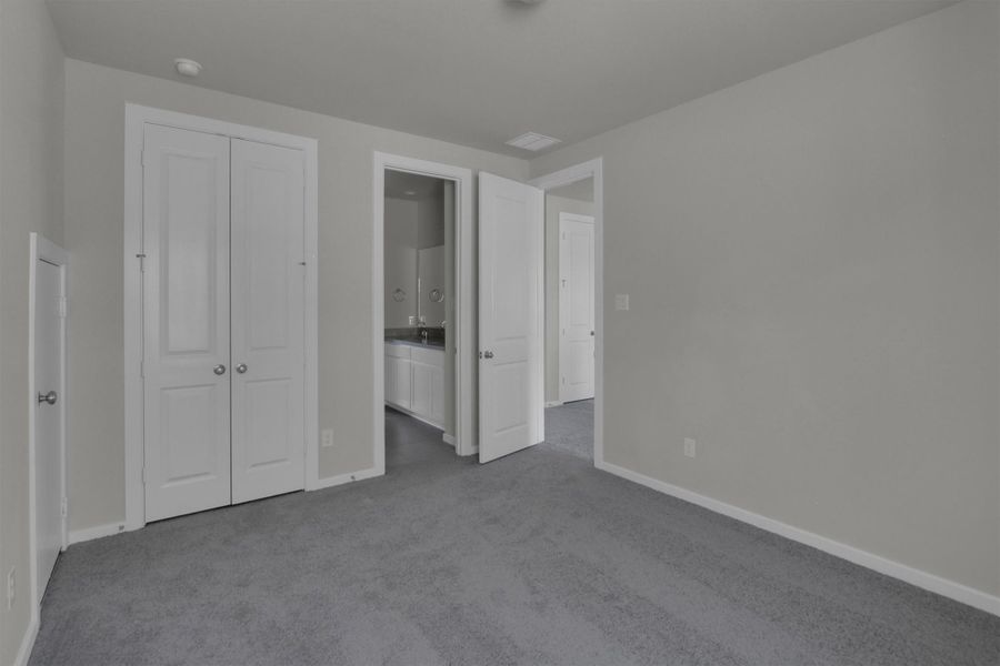 Spacious, unfurnished interior of a new home in Canterra Creek  60', Rosharon (Image 38).