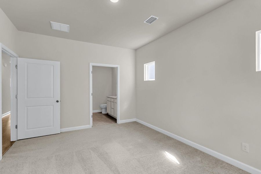 Spacious, unfurnished interior of a new home in , Summerville (Image 19).