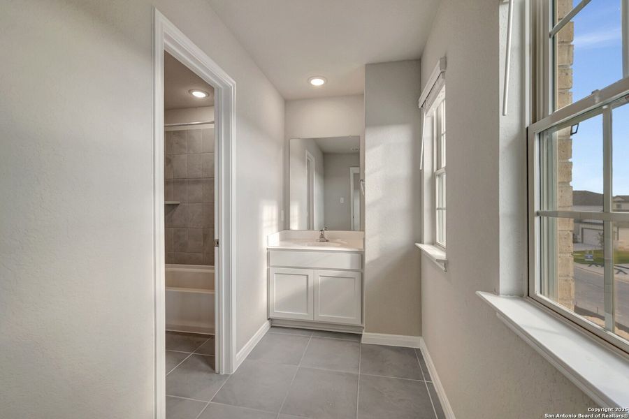 Spacious, unfurnished interior of a new home in Park Place, New Braunfels (Image 39). Spacious, unfurnished interior of a new home in Park Place, New Braunfels (Image 39).