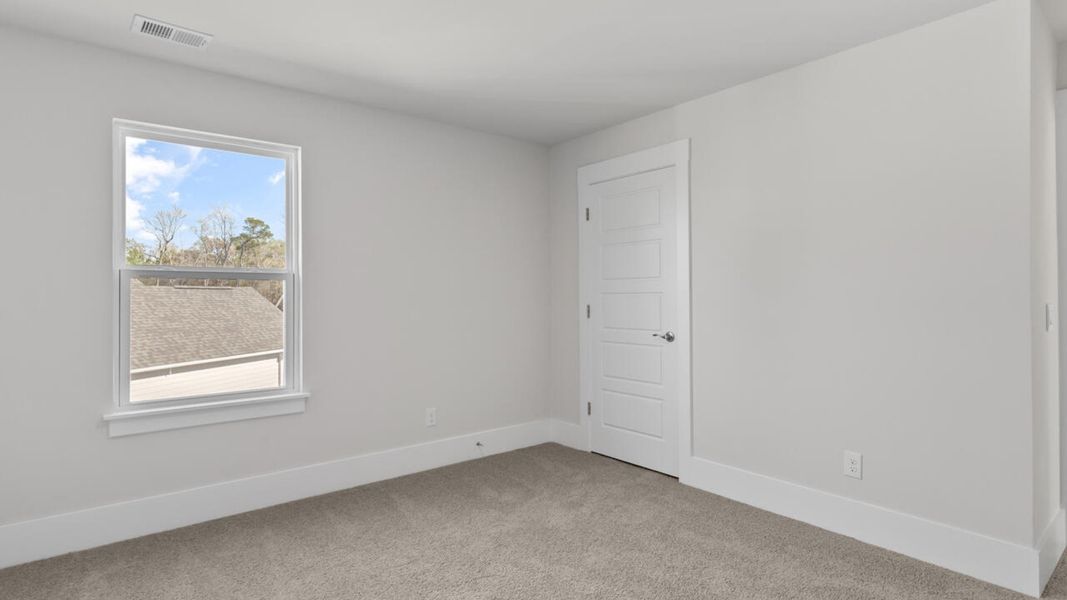 Spacious, unfurnished interior of a new home in Rolling Hills, Bolivia (Image 30).