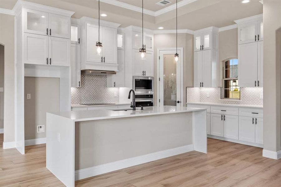 Breakfast bar on that large kitchen island. Breakfast bar on that large kitchen island.