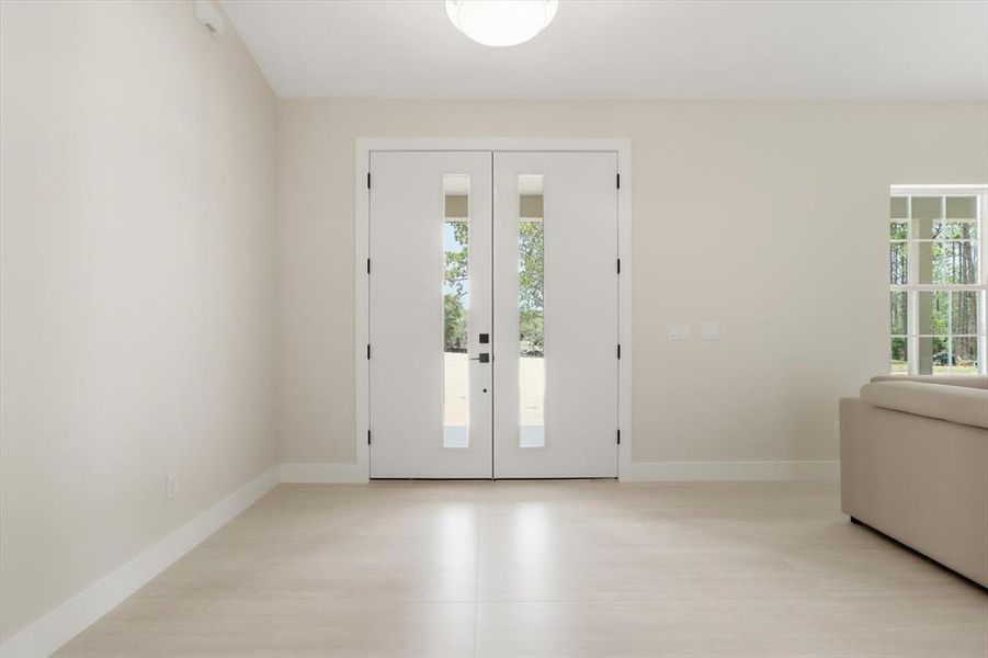 Spacious, unfurnished interior of a new home in , Dunnellon (Image 22).