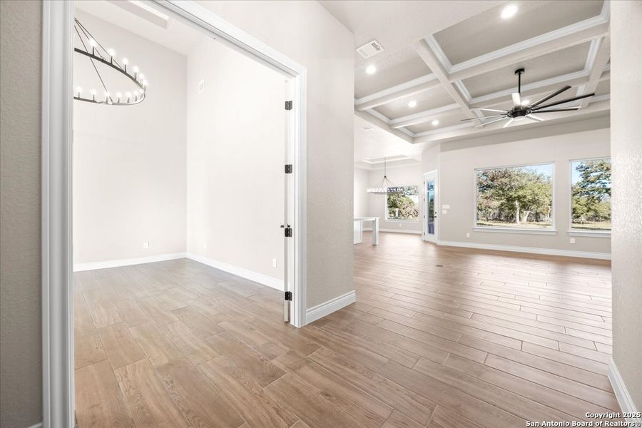 Spacious, unfurnished interior of a new home in , La Vernia (Image 24).