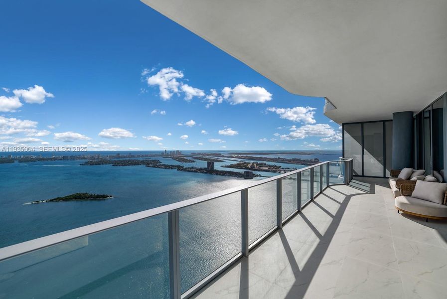 Condo located in Miami, FL showcasing its design and architecture (Image 3).