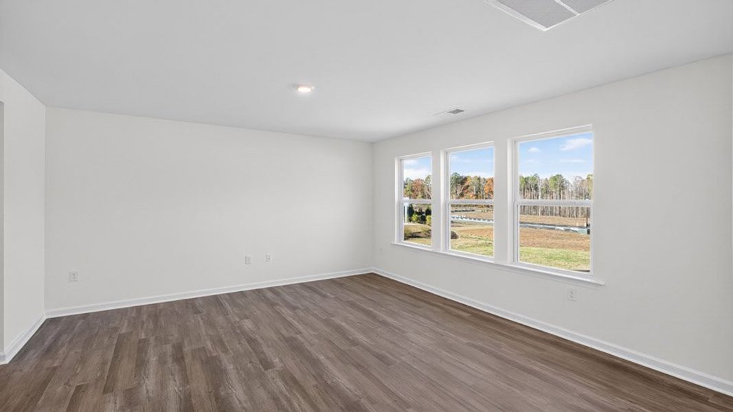 Spacious, unfurnished interior of a new home in Willow Mill, Thomasville (Image 16).