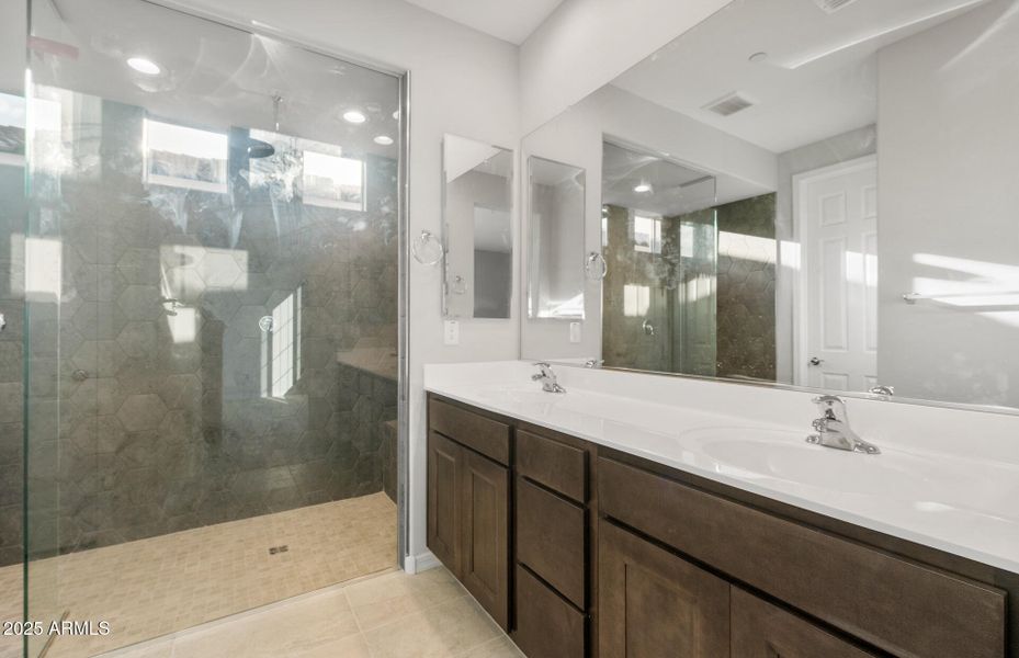 Owner's Bathroom Owner's Bathroom