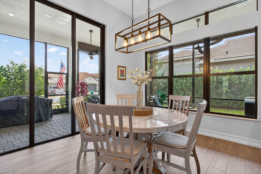 Dining Room & Lanai Dining Room & Lanai