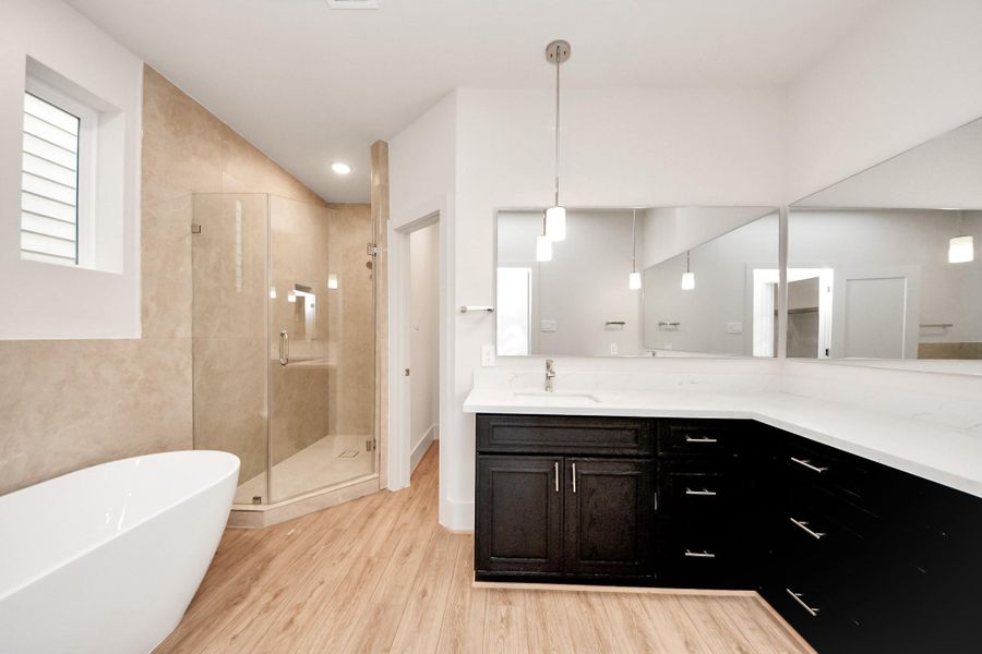 The "V2" Floorplan - Primary Bathroom
