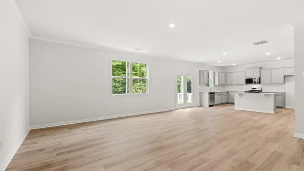 Spacious, unfurnished interior of a new home in Creekview, Atlanta (Image 16).