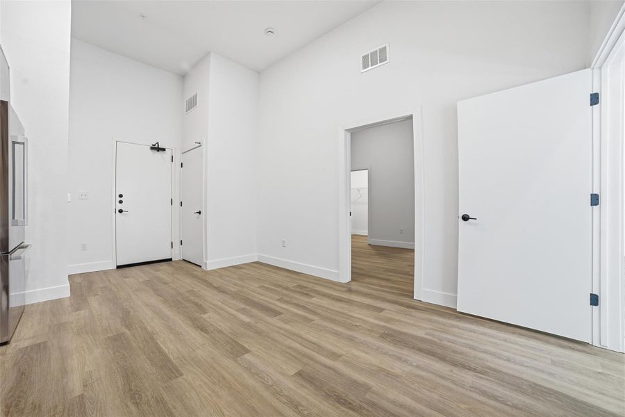 Spacious, unfurnished interior of a new home in Congress Lofts Saint Elmo, Austin (Image 7).