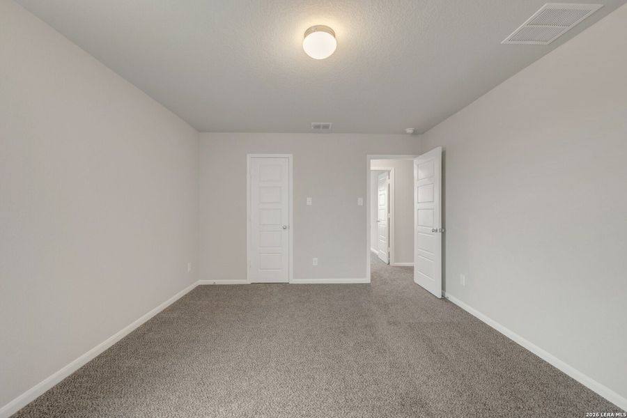 Spacious, unfurnished interior of a new home in Winding Brook, San Antonio (Image 33).