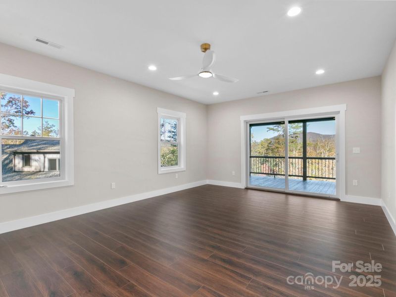 Spacious, unfurnished interior of a new home in , Fairview (Image 17).