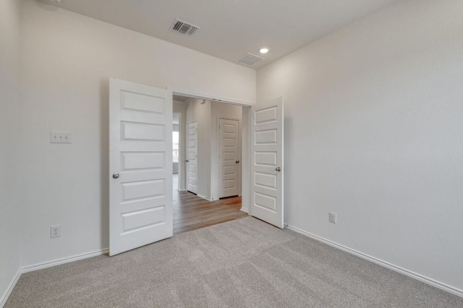 Spacious, unfurnished interior of a new home in River Bluff, Leander (Image 7).