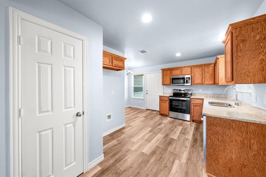 Furnished interior view inside a new home in , West Tawakoni (Image 4).