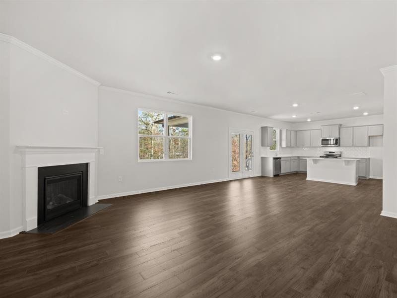 Spacious, unfurnished interior of a new home in Falcon Landing, Gainesville (Image 10).