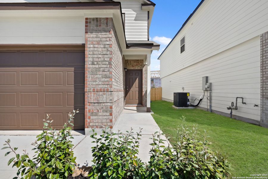 Exterior details and patio area of a home in Blue Ridge Ranch, San Antonio (Image 15).