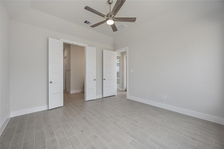 Spacious, unfurnished interior of a new home in Sunterra, Katy (Image 23). Spacious, unfurnished interior of a new home in Sunterra, Katy (Image 23).