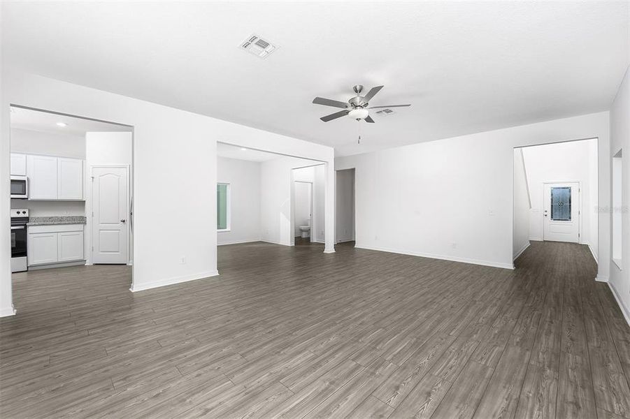 Spacious, unfurnished interior of a new home in Gum Lake Preserve, Lake Alfred (Image 18).