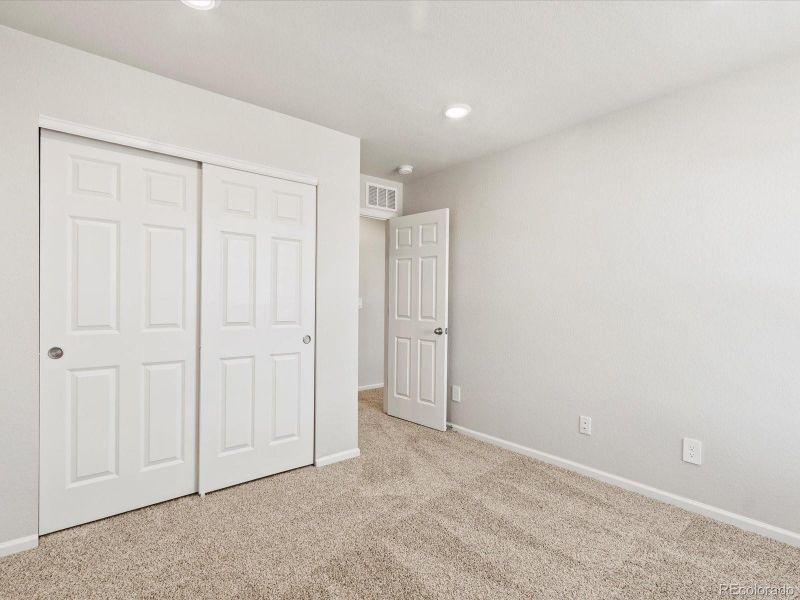 Spacious, unfurnished interior of a new home in Skyview at High Point, Aurora (Image 17).