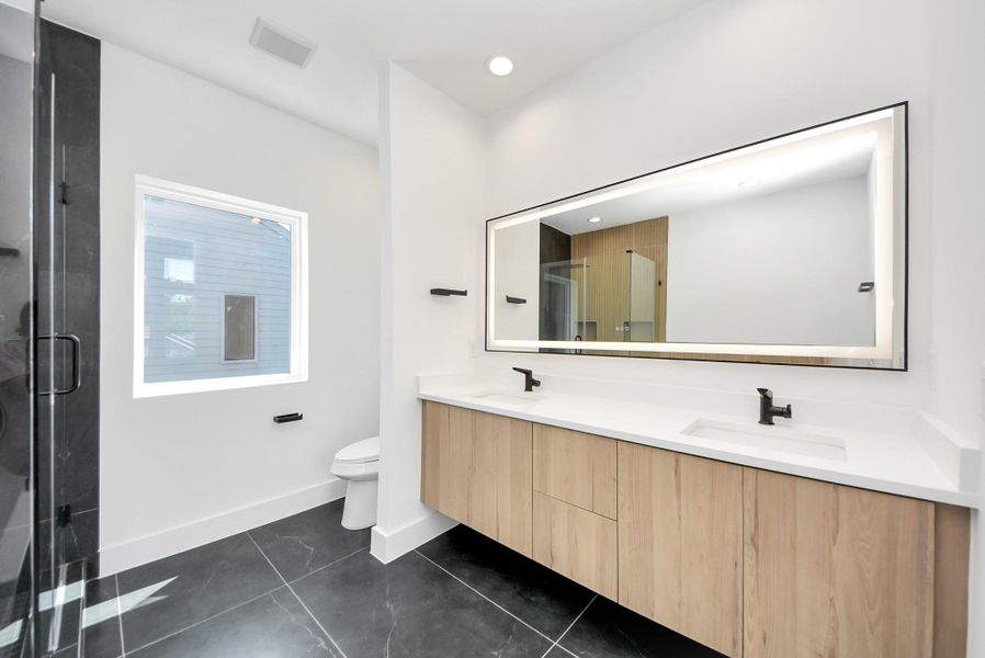 Double sinks in primary bathroom