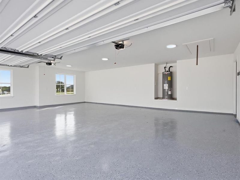 Spacious, unfurnished interior of a new home in , Weatherford (Image 33).