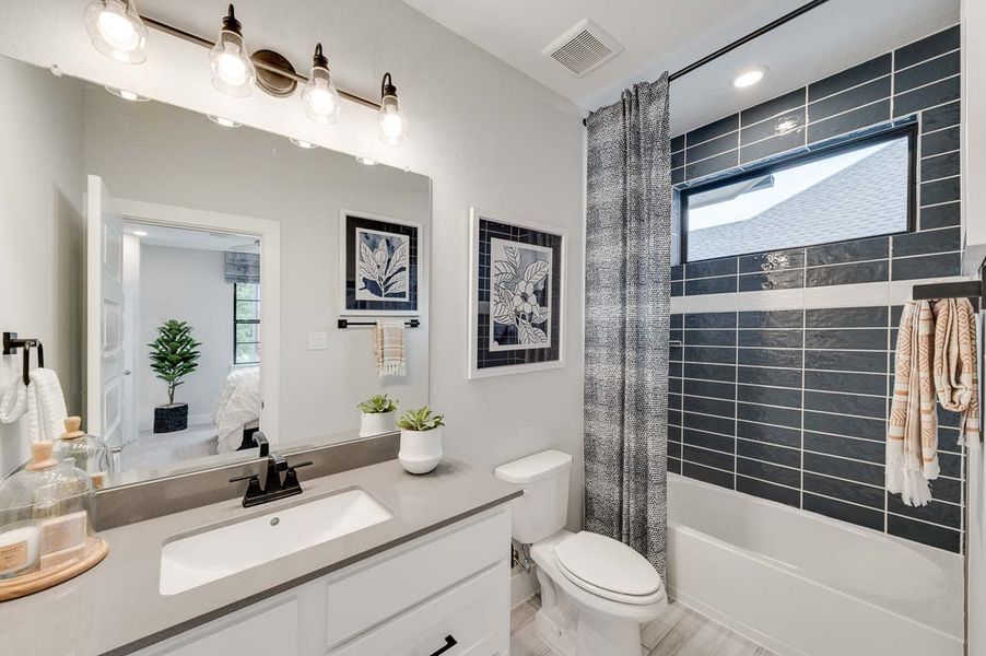 Representative furnished interior of a home built from the Verona by Tri Pointe Homes in Sienna 80′, Missouri City (Image 45).