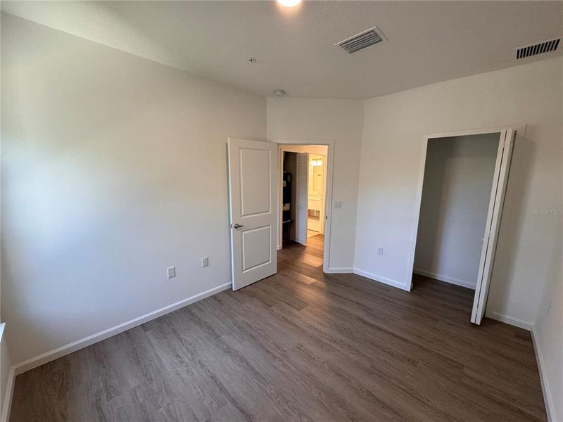 Spacious, unfurnished interior of a new home in , Orlando (Image 10).