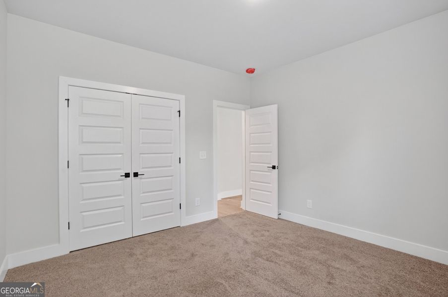 Spacious, unfurnished interior of a new home in The Fairways at Mirror Lake, Villa Rica (Image 28). Spacious, unfurnished interior of a new home in The Fairways at Mirror Lake, Villa Rica (Image 28).