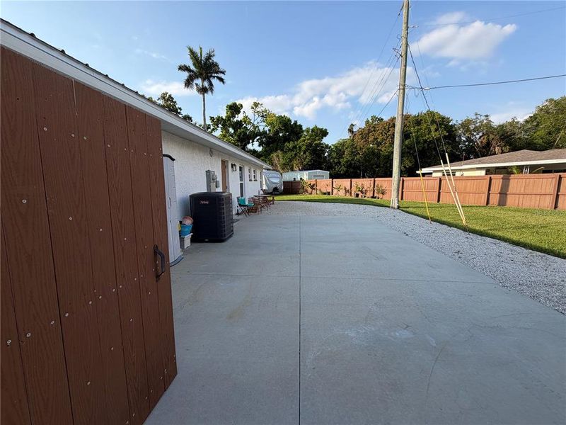Exterior details and patio area of a home in , Bradenton (Image 23).
